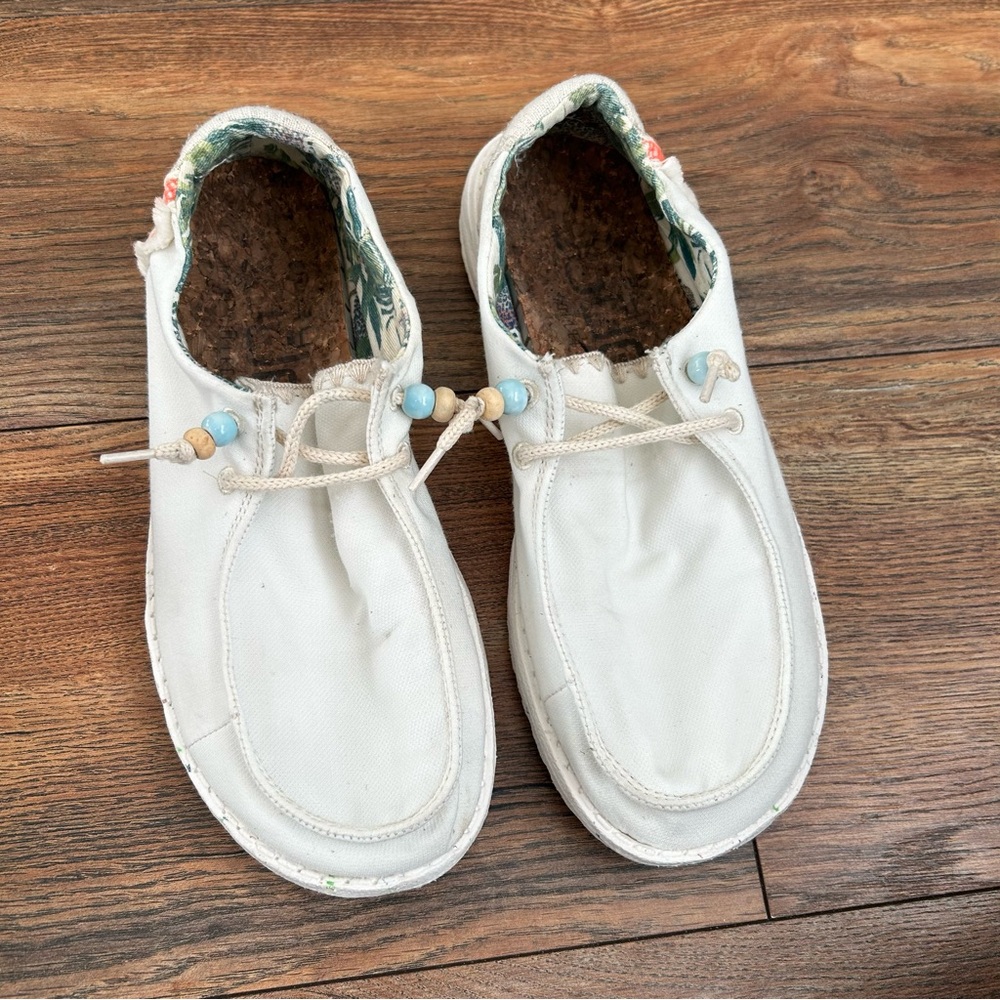 hey dude wendy skip on white shoes
